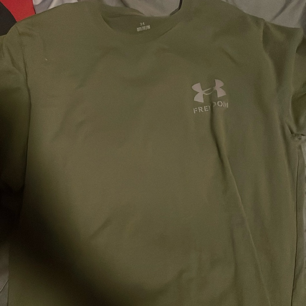 Green under armor t-shirt